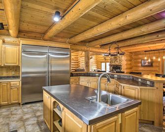 Lodge On 104 Acres With Fire Pit in Boyn - Petoskey - Küche