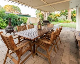 Cosy Lodge Belmont - comfort at value price - Belmont - Pátio