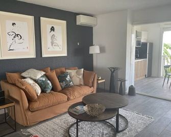 Magnificent apartment overlooking the lagoon - Baie-Orientale - Obývací pokoj