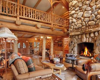 Yellowstone In The Hamptons ~ 40% off for Last Minute Booking on Christmas - Water Mill - Living room