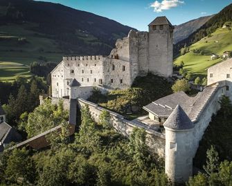 Hotel Strasserwirt Ansitz zu Tirol - Strassen