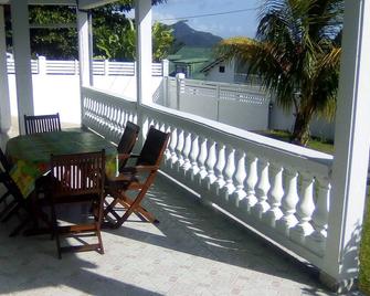 Magnificent Villa Between Sea And Mountain - Basse Terre - Balcon