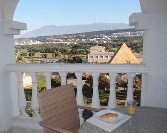 Luxury apartment with fantastic views. 5 minutes from supermarket & restaurants - Almerimar - Balcón