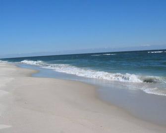 Quaint 3 bedroom Carriage House - Ship Bottom - Playa