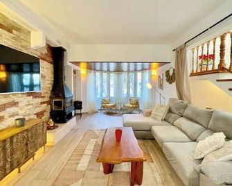 Villa Walk To O Beach Large Pool Bbq - Sant Antoni de Portmany - Living room