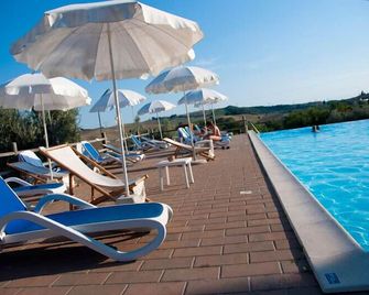 Tenuta La Lupa - Santa Luce - Piscina