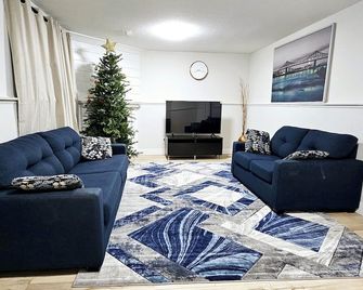 1 Bedroom Apartment With Living Room And - London - Living room