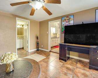 Fire Pit and Grill Victoria Home Near Downtown - Victoria