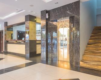 RedDoorz Premium near Grand Batam Mall - Lubuk Baja - Salónek