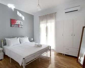 Kolonos - A Renovated Apartment - Atenas - Habitación