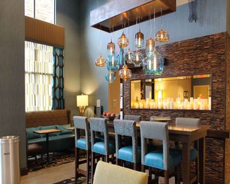 Hampton Inn & Suites by Hilton Stroudsburg Pocono Mountains - Stroudsburg - Lobby