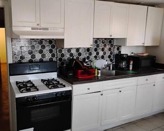 Grove 125 - Irvington - Kitchen