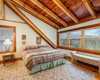 Luxurious Cabin Across From The Red River Gorge, In The Natural Bridge Area - Stanton - Bedroom