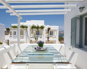 Corfos Hotel - Ornos - Varanda
