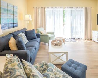 Walk to Forest Beach: Hilton Head Getaway! - Hilton Head Island - Sala de estar