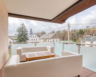 Vacation home on one level with pool in the garden, covered barbecue area and hot tub - Reichenbach/Vogtland - Balcone