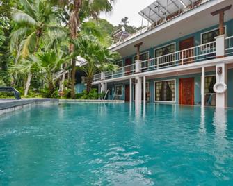 Oceanfront Hotel Verde Mar direct access to the beach - מנואל אנטוניו - בריכה