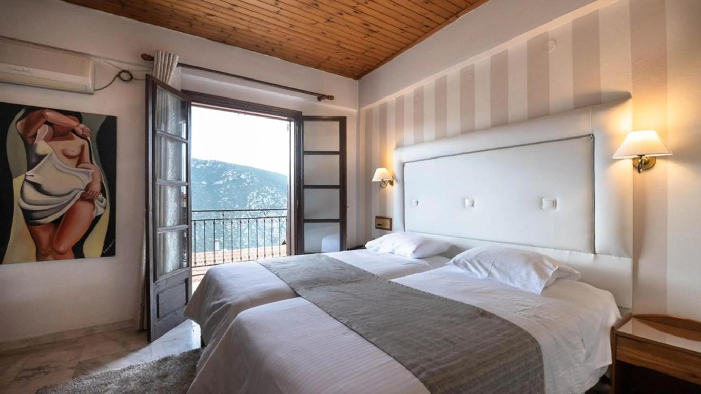 Kouros Hotel