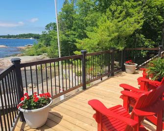 The Honey Harbour Hideaway on Little Beausoleil - Honey Harbour - Balcony