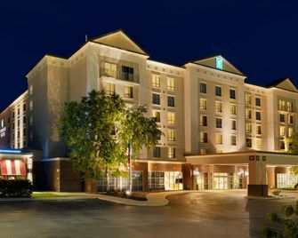Embassy Suites by Hilton Newark Wilmington South - ניוארק - בניין