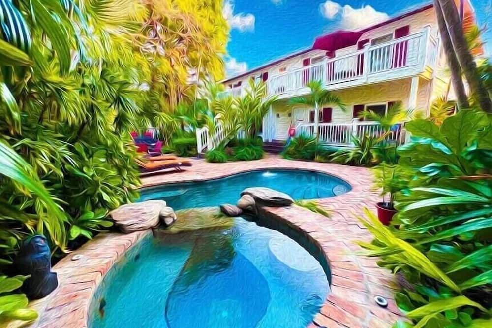 Emma's Secret by Avantstay Heart of Old Town w/ Shared Pool Month Long Stays Only - Key West - Pool