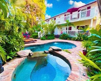 Emma's Secret by Avantstay Heart of Old Town w/ Shared Pool Month Long Stays Only - Cayo Hueso - Piscina