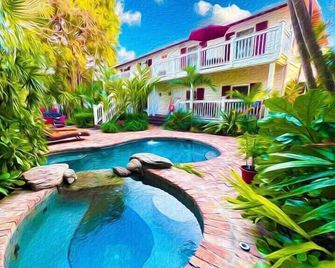 Emma's Secret by Avantstay Heart of Old Town w/ Shared Pool Month Long Stays Only - Key West - Pool