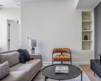 Back Bay 1br w gym wd nr dining BOS-883 - Boston - Living room