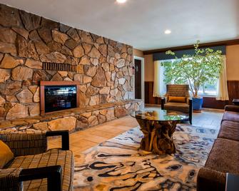 Best Western Vista Manor Lodge - Fort Bragg - Living room