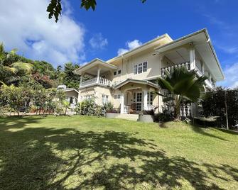 Royal Bay Apartment - Anse Royale - Budova