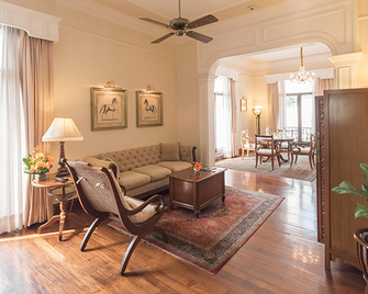 The Oberoi Grand Kolkata - כלכולתה - חדר שינה