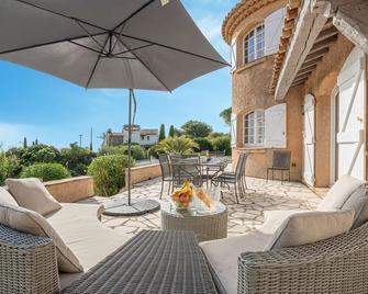 Holiday Home L'Escarpe des Arbousiers by Interhome - Saint-Aygulf - Patio
