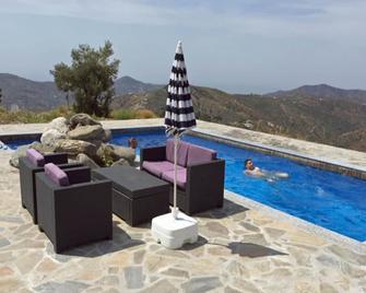 Panoramic holiday home with mediterranean view - Salares - Piscina