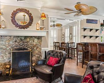 Village Inn and Pub - Saint Simons - Lobby