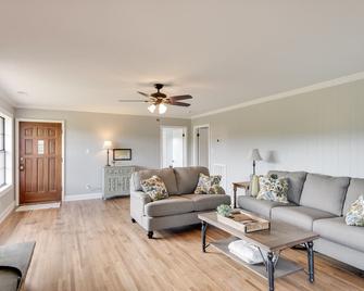 Swallow's Nest - a great place to come play and rest - Lookout Mountain - Living room