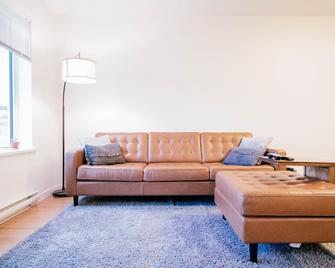 Whitehorse Downtown Condo - Whitehorse - Living room