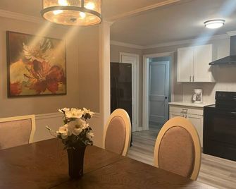 Casa Blanca - Goldsboro - Їдальня