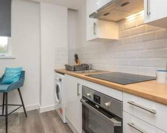 Thornhill House Serviced Apartments - Wakefield - Kitchen
