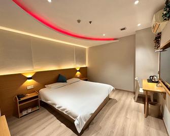 Super 8 by Wyndham Zhenjiang Jiangsu University Xue Fu Lu - Zhenjiang - Bedroom