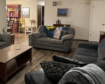 The Farmhouse - Ponca City - Living room