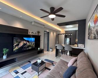 Design Haven Suite - Contemporary Comfort for 2 at Subang Jaya - Subang Jaya - Living room