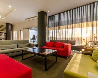Hotel Yit Via Sevilla Mairena - Aljarafe - Sala de estar