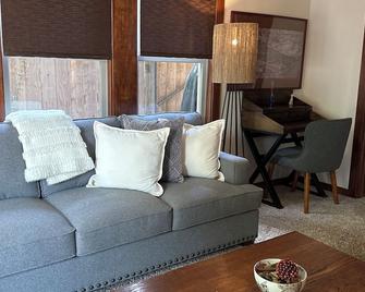 Charming Bungalow in Historic Hancock Neighborhood - Austin - Sala de estar