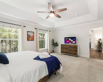3 minutes to Pisgah Forest Entrance! - Game room - Fire pit - Pisgah Forest - Bedroom