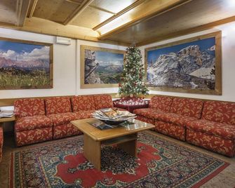 Hotel Olimpia - Cortina d'Ampezzo - Living room