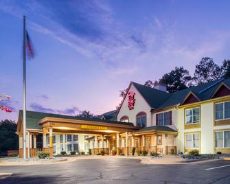 Red Roof Inn & Suites Stafford, VA - Stafford - Building