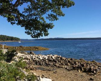 Water's Edge Setting With Spectacular Views Of Blue Hill Bay - Blue Hill - Playa