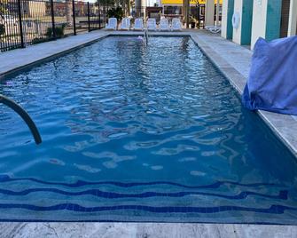 Motel 6 Galveston, Tx - Beach/Seawall - Galveston - Bể bơi