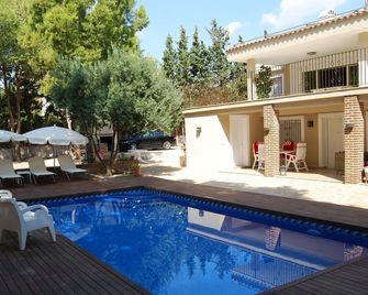 Fabulous and spacious beach chalet - Isla Plana - Piscina