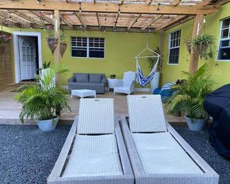 Arcadia Studio Apartment - Vieux Fort - Patio